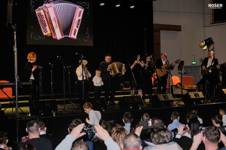 Veliki koncert Glasbene šole Rošer navdušil polno dvorano v Kotljah (9)